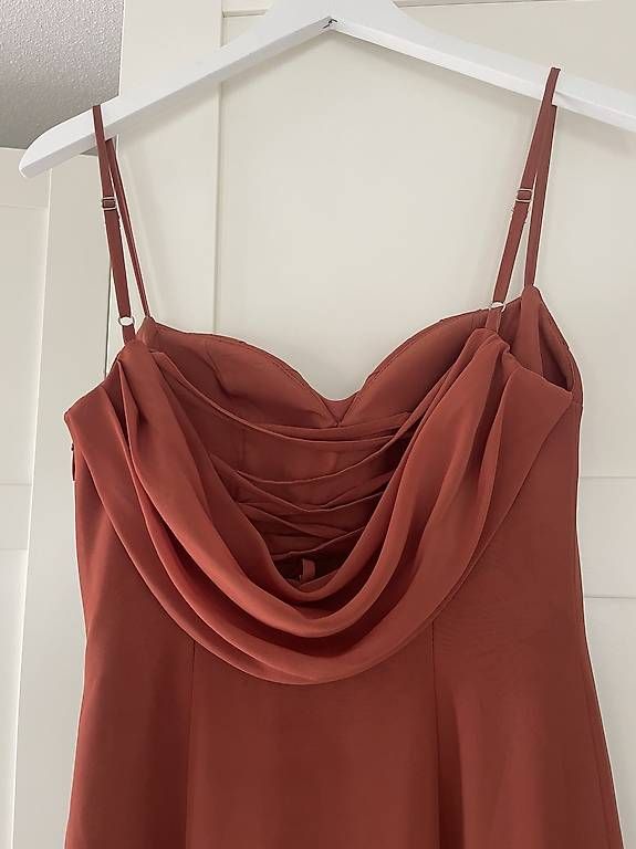 Vestiti: Kleid; rostfarben mit Schlitz und Rückenausschnit – Usato da Münchenstein venduto da NinaK9601 4
