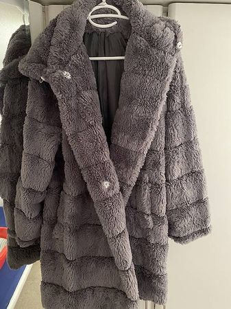 Flauschiger Wintermantel Grösse M