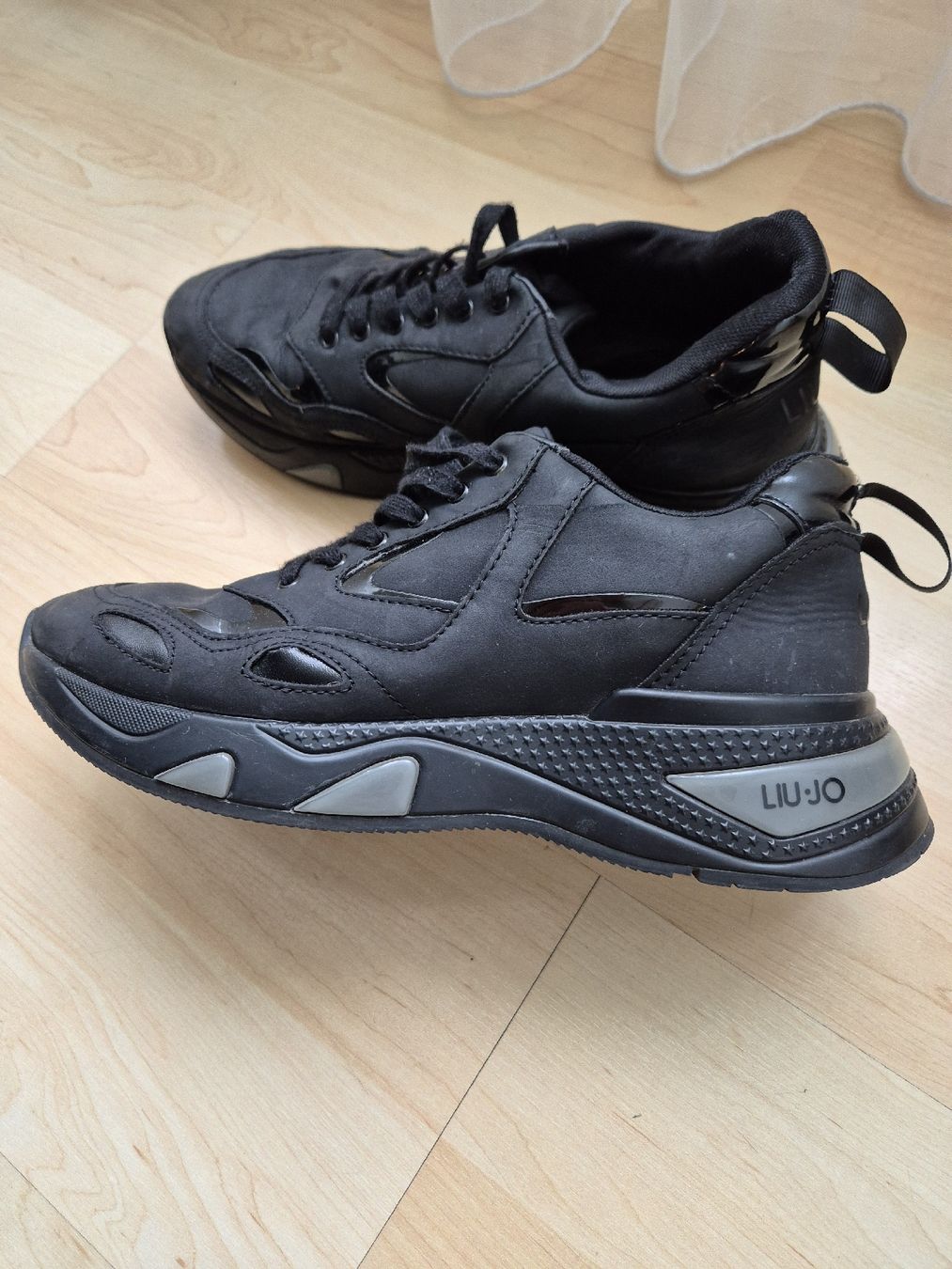 Liu Jo Scarpe da donna: Schwarze Sneaker LIU JO Gr. 40 – Usato da Rotkreuz venduto da tat_8zds