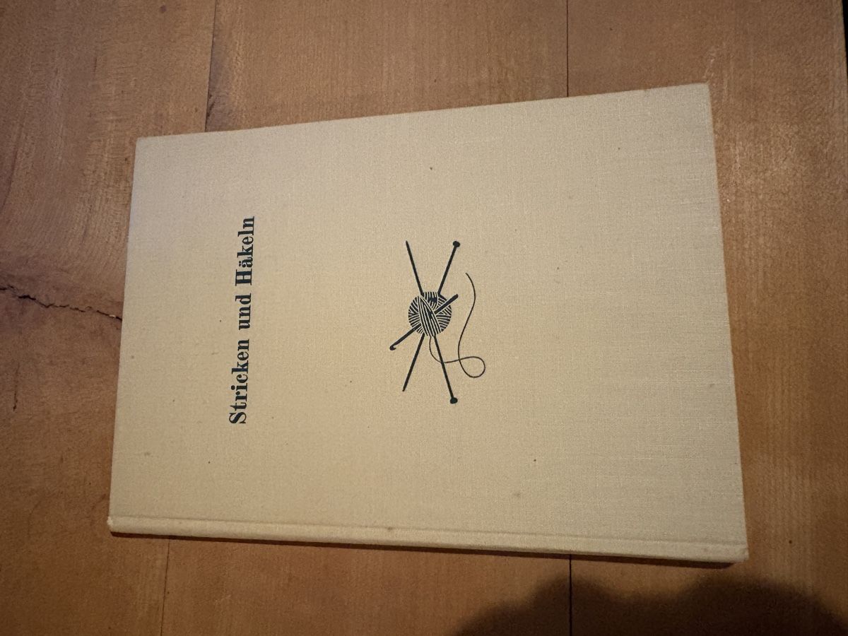 Livres: Strickbüchlein antik – D'occasion à Ellikon am Rhein par vielmehr