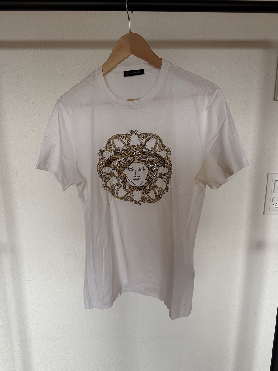 Versace T-shirt: Versace T-Shirt, Kollektion – Usato da Chur venduto da lululemooon