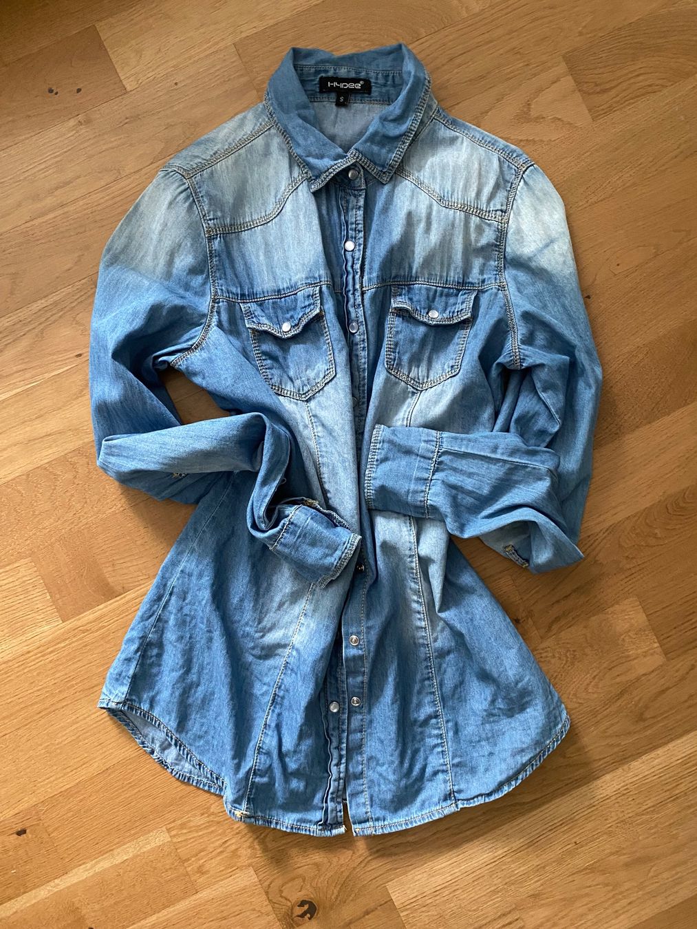 Lotti di vestiti: 7 artikel shorts / blusen 34 / 36 – Usato da adliswil venduto da PRELOVED_ 5