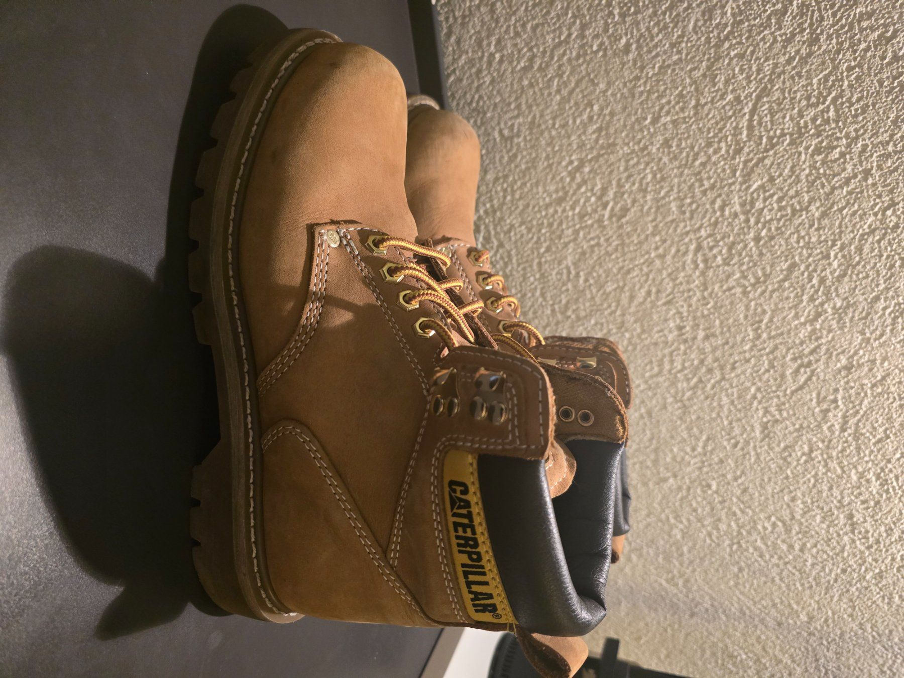 Caterpillar Scarpe da uomo: Caterpillar Boots brown leather used condition – Usato da Lausanne venduto da b_r_6z5f 1