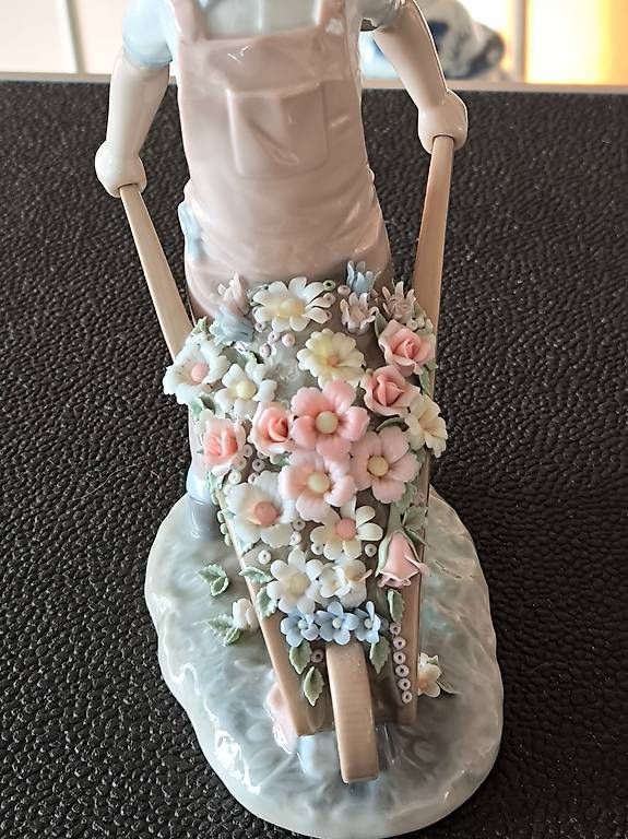 Statuette: Lladro Junge mit Schubkarre gefüllt mit Blumen – Usato da Arnegg venduto da Philips3 1