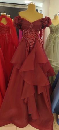 Abendkleid dunkelrot mit Perlenstickerei gebraucht