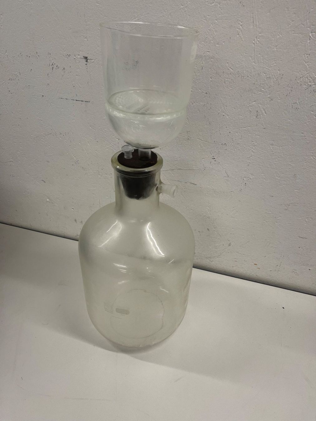 Accessori da laboratorio: Saugflasche mit Trichter – Usato da Niederdorf venduto da LeptonAG_Labor