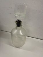 Saugflasche mit Trichter