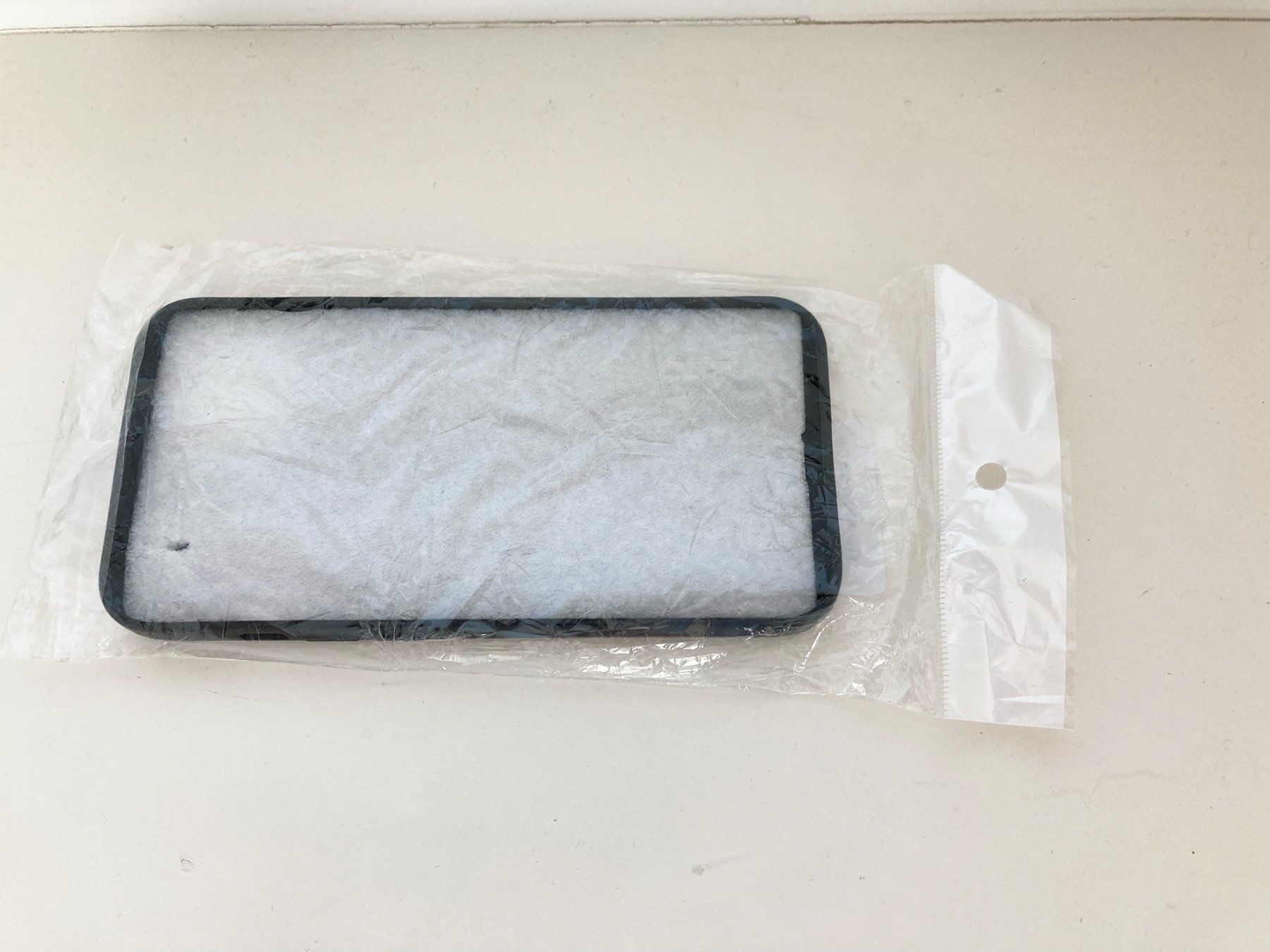 Cover & Protezioni schermo: Coque iPhone 13/14 Silicone – Nuovo (secondo la descrizione) da Lausanne venduto da BeyondStories 1