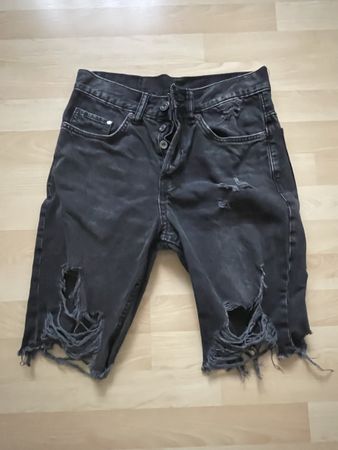 Schwarze Destroyed Jeans Shorts Gr. 28