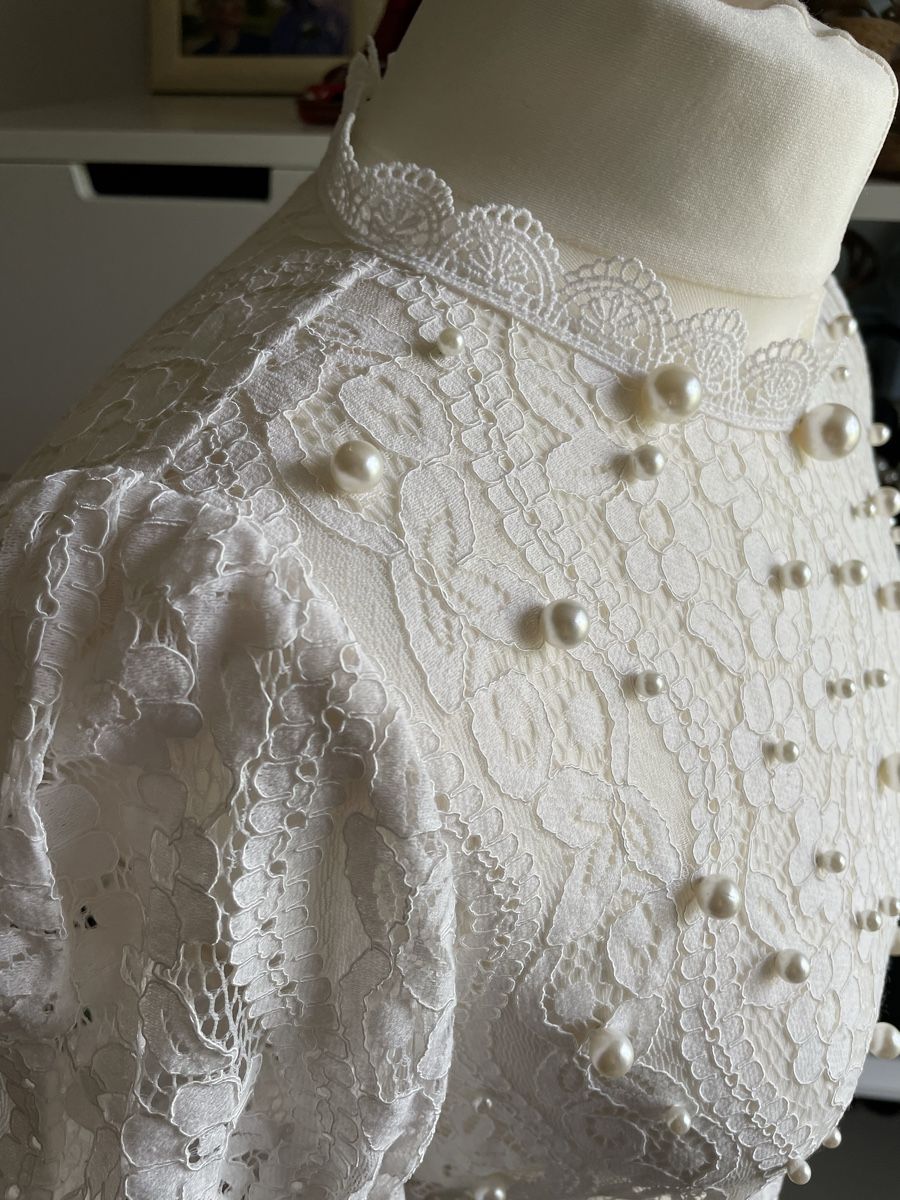 Camicette: White lace beaded blouse - size 36  Never worn – Usato da Fischbach-Göslikon venduto da Vera2109 1