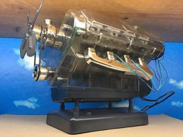 V 8 Motorenmodell gebaut mit funktionen