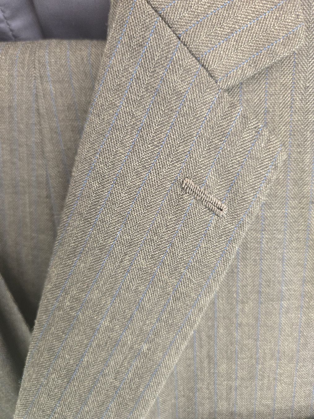 Completi, tute sportive e funzionali: BUSINESS SUIT 3 PC  – Usato da Zug venduto da f_t_827r 6