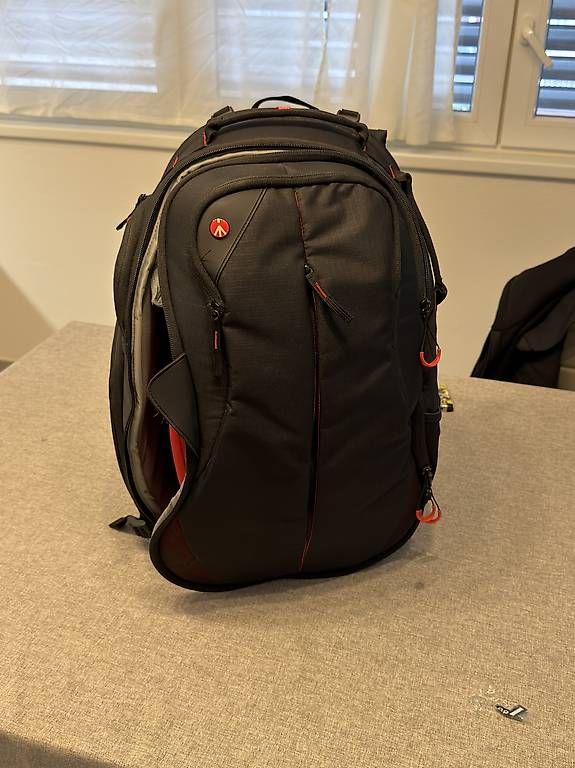 Manfrotto Zaini: Vendo zaino Manfrotto PL-B-230 – Usato da Castel San Pietro venduto da cRii2103