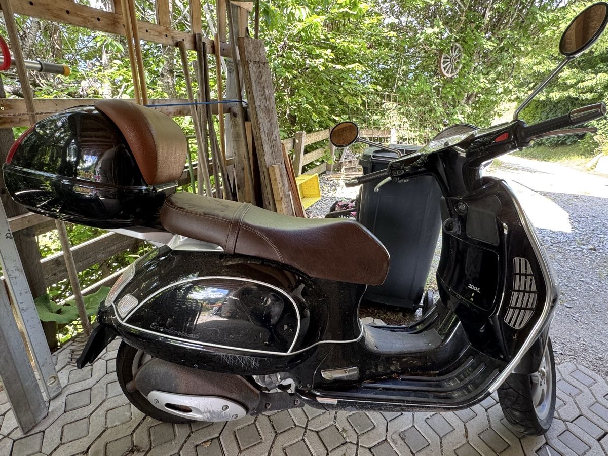 Vespa Scooter: PIAGGO Vespa GT 200 – Usato da Chemin venduto da Lbishop 1