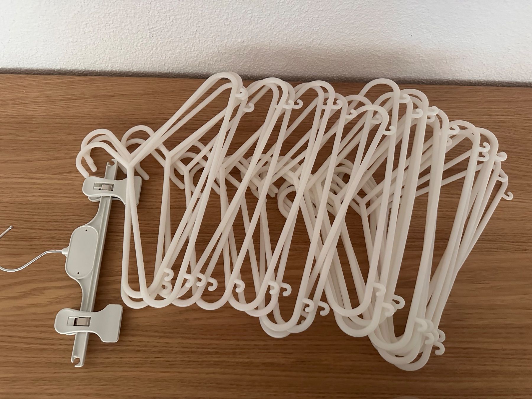 Appendiabiti: Baby- / Kinder-Kleiderbügel – Usato da Fällanden venduto da Engeli_88 3