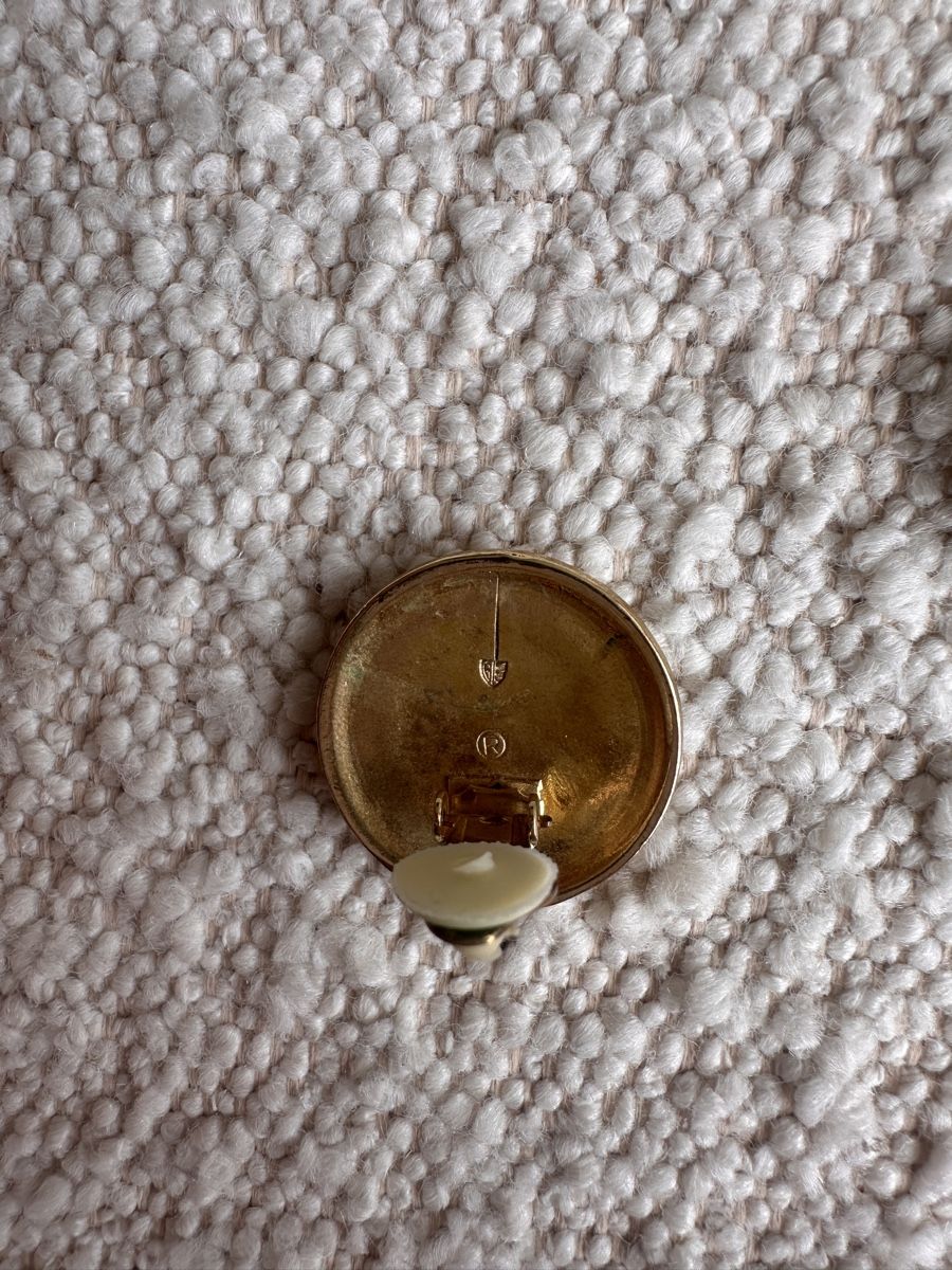 Ohrringe & -stecker: Clip-Ohrringe Goldfarben mit Muster – Gebraucht aus Baden von Marytumby 3