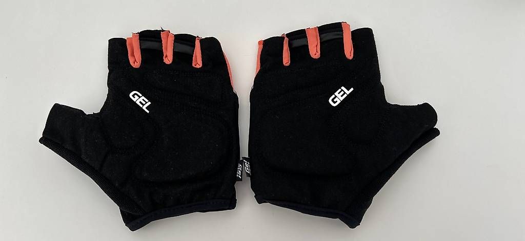 Handschuhe & Handstulpen: Sport Handschuhe – Neu und originalverpackt aus Vaduz von alina_hasler 1