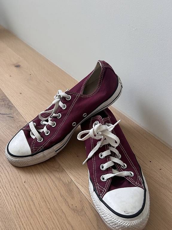 Converse Scarpe da uomo: Bordeauxrote Converse in Grösse 41.5 – Usato da Herrenschwanden venduto da ale_5ggz