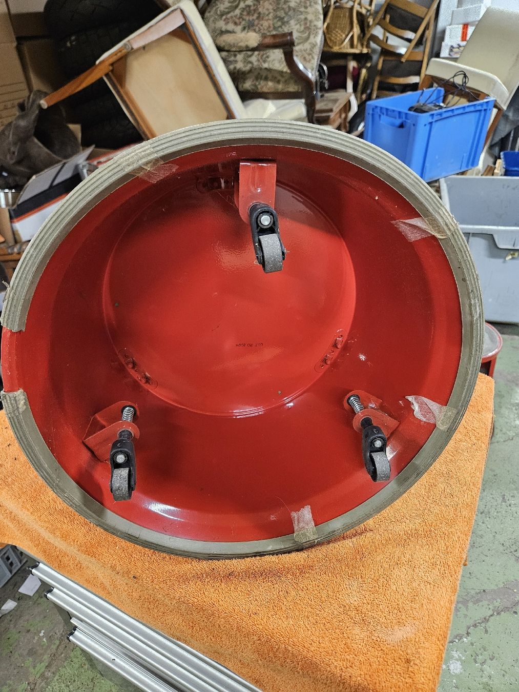 Hocker: Rollhocker rot Tritt Hocker Stufe mit Rollen Trittstufe  – Gebraucht aus Rorschach von TimelessTrading 2