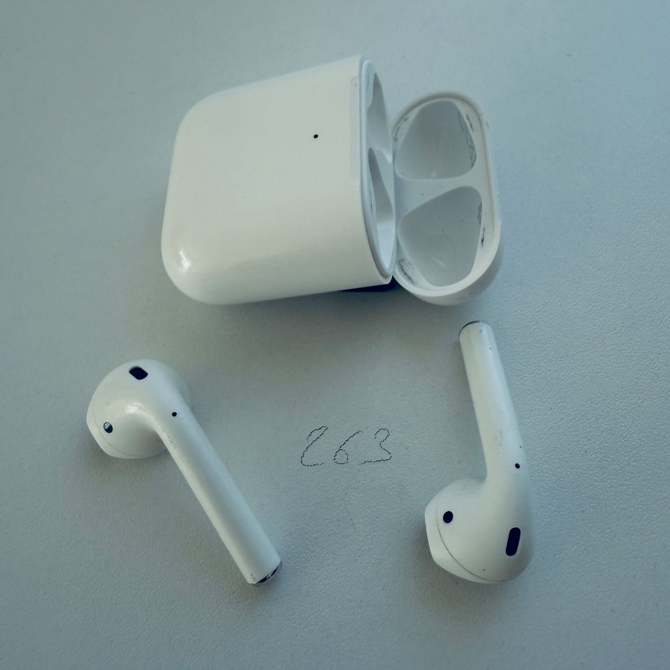 Apple Cuffie: Original Apple AirPods 2 Gen. Kopfhörer mit QI Wireless Case – Usato da Basel venduto da MY.AIRPODS.SHOP 2