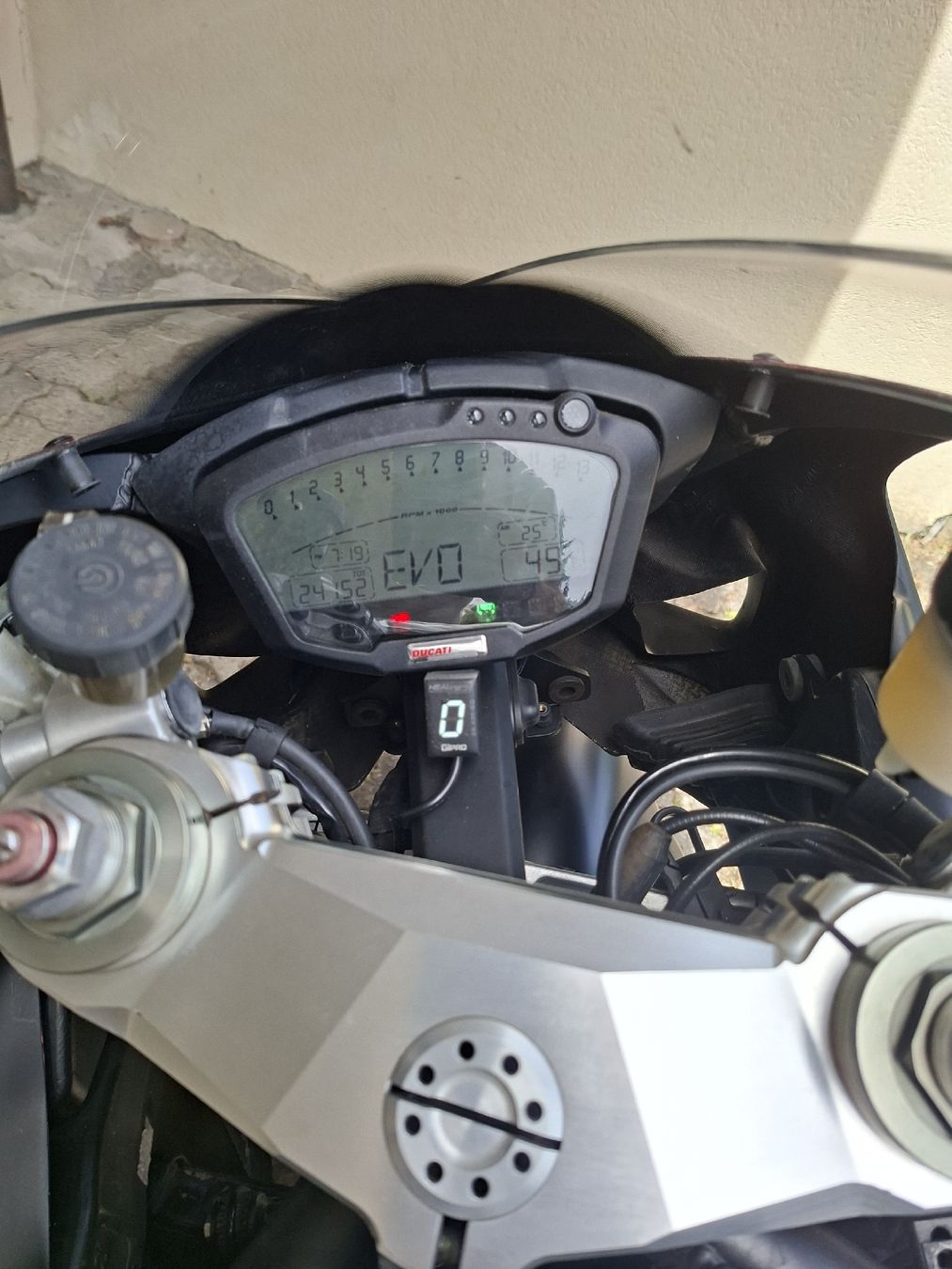 Ducati Sonstige: Ducati 848 EVO  – Gebraucht aus Zürich von val_x2zn 3