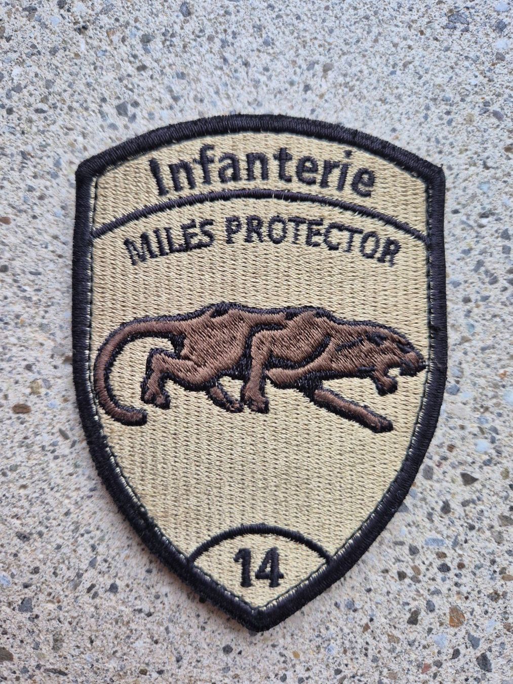 Schweizer Armee Placchette & Badge: *** Badge Infanterie mit klett *** – Nuovo e nell'imballaggio originale da Riedholz venduto da fr_sIruP
