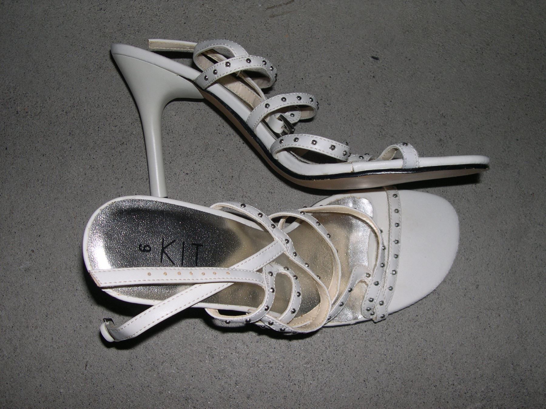 Scarpe da donna: 3 x PUMPS (mit rel. spitzem Abs.) Gr. 39 – Usato da Thun venduto da Catfriends 1
