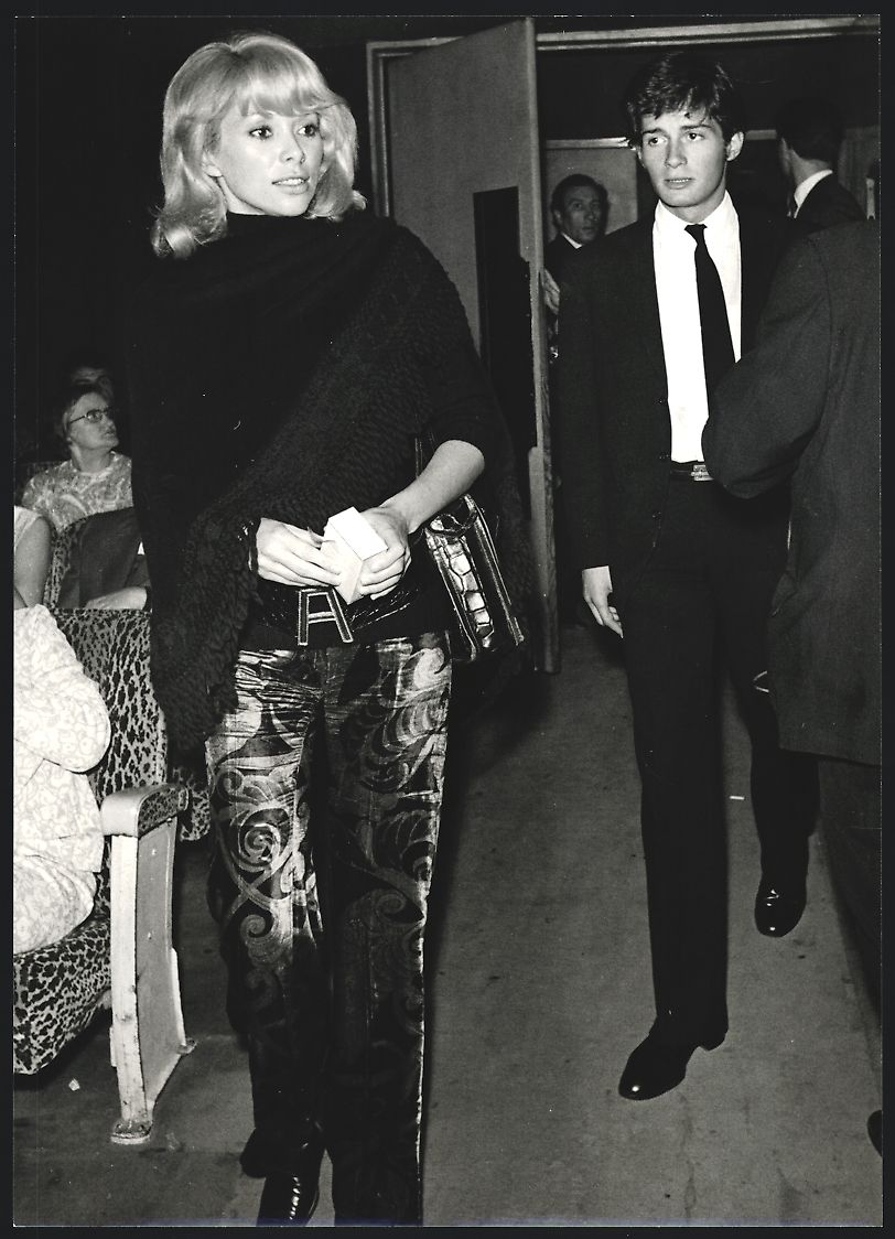 Fotografie & Manifesti: Fotografie Schauspielerin Mireille Darc  – Usato da Berlin venduto da bartko-reher