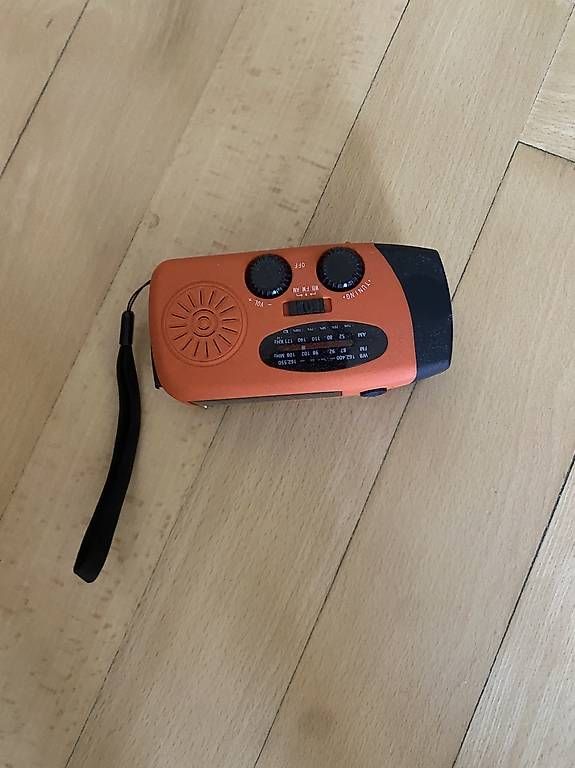 Radio: Kurbelradio / Notfallradio mit Taschenlampe – Usato da Biel/Bienne venduto da pau_7ss6