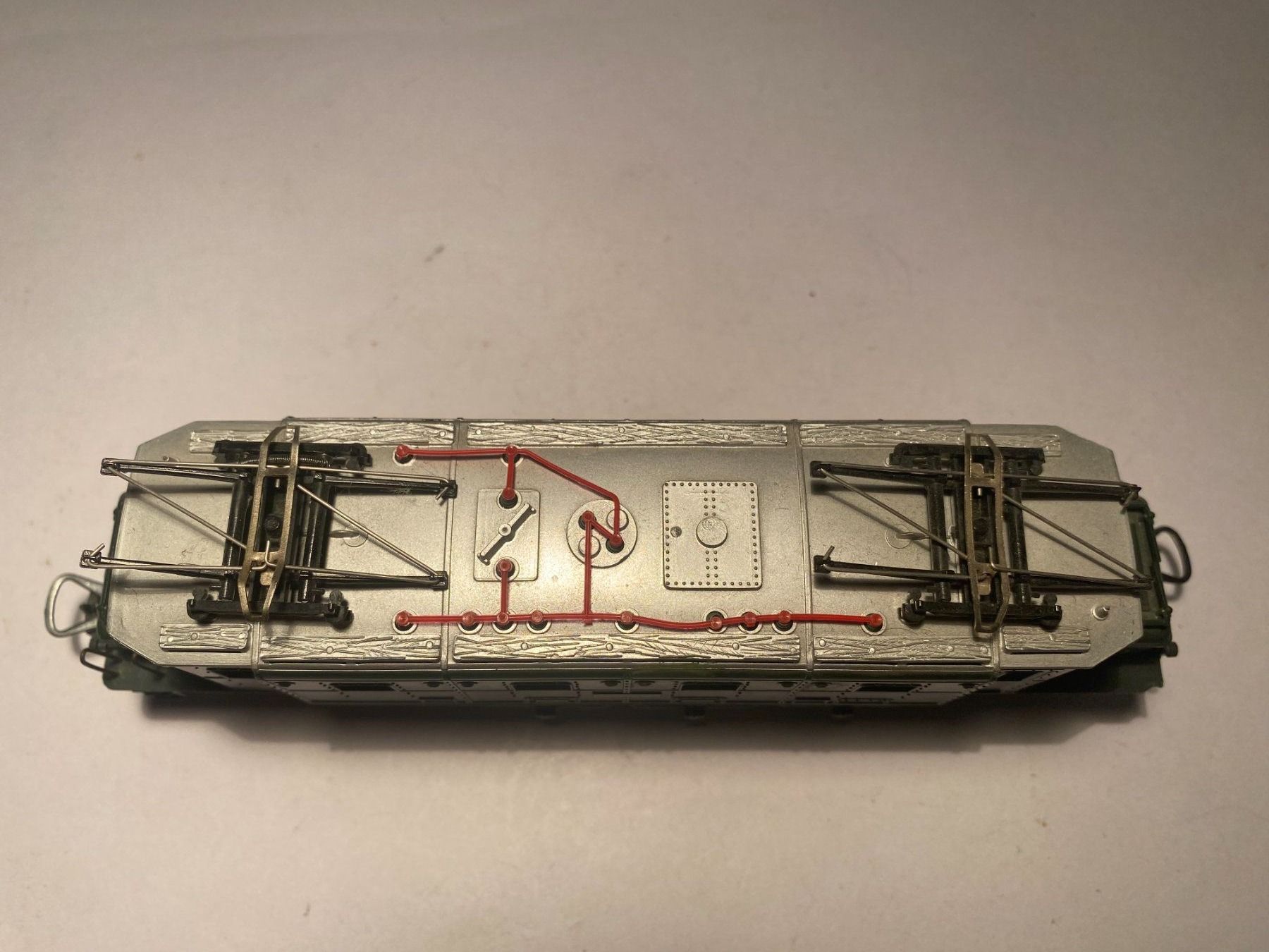 Lima Modelleisenbahnen: LIMA E-Lok Ae 3/6 der SBB 208117 grün DC – Defekt aus Buchrain von Modellbahn11 5
