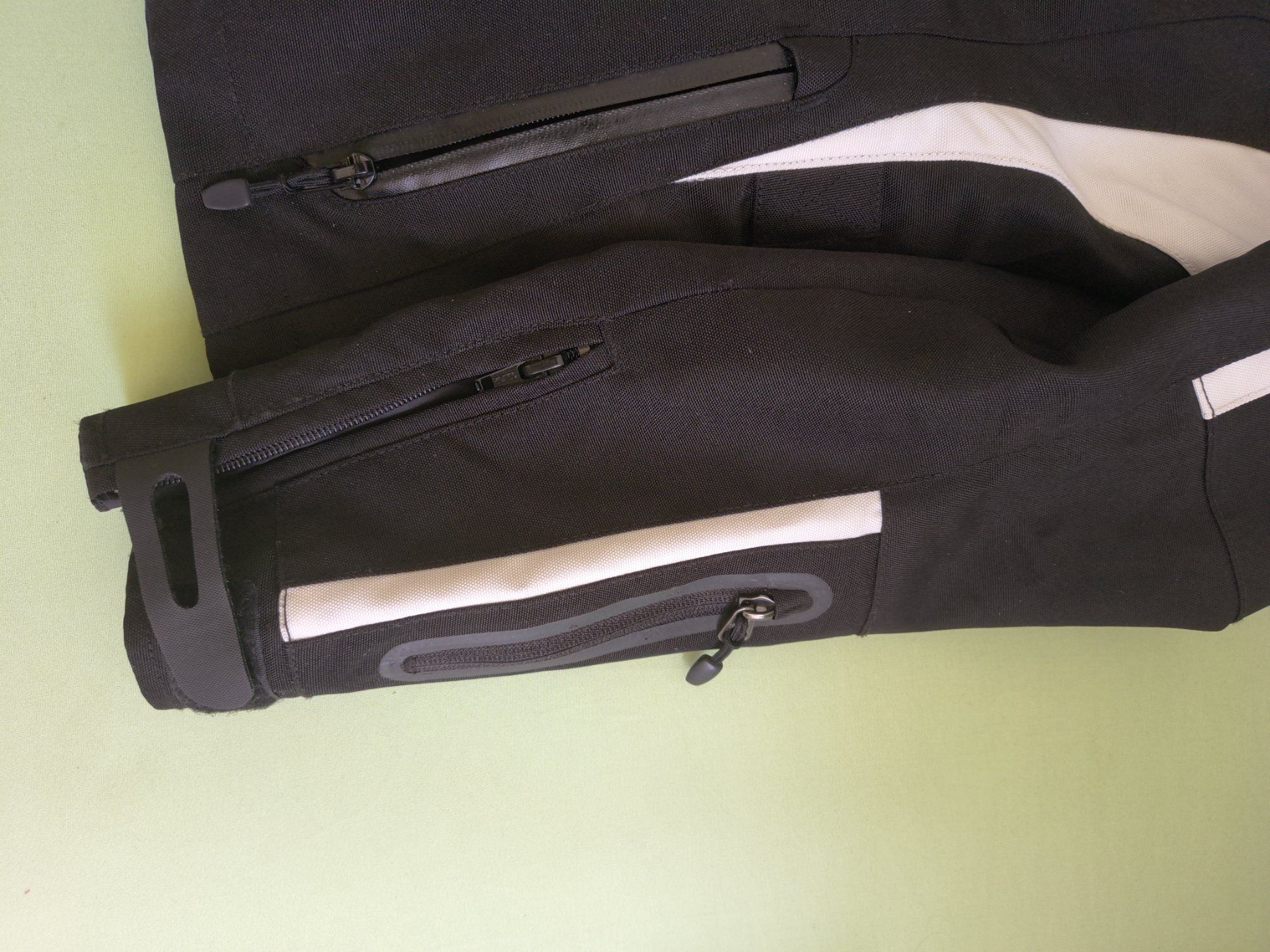 IXS Vestes: Motorcycle Jacket Black White – D'occasion à Sonceboz-Sombeval par mayling_ngo 5