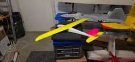 Modellflugzeug Segler Gelb Weiss Pink