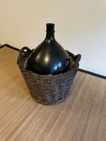 Schwarze Glasballon in Weidekorb, Vintage Dekoration für Her
