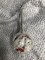 Nostalgischer silberner Christbaumschmuck mit Vogel