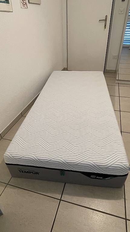 Matelas: Matelas TEMPUR PRO PLUS Médium 90 x 200 x 26cm – D'occasion à Biel/Bienne par Freunemy