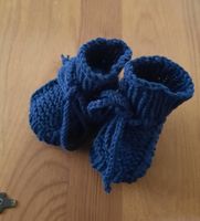 Dunkelblaue Babysöckchen