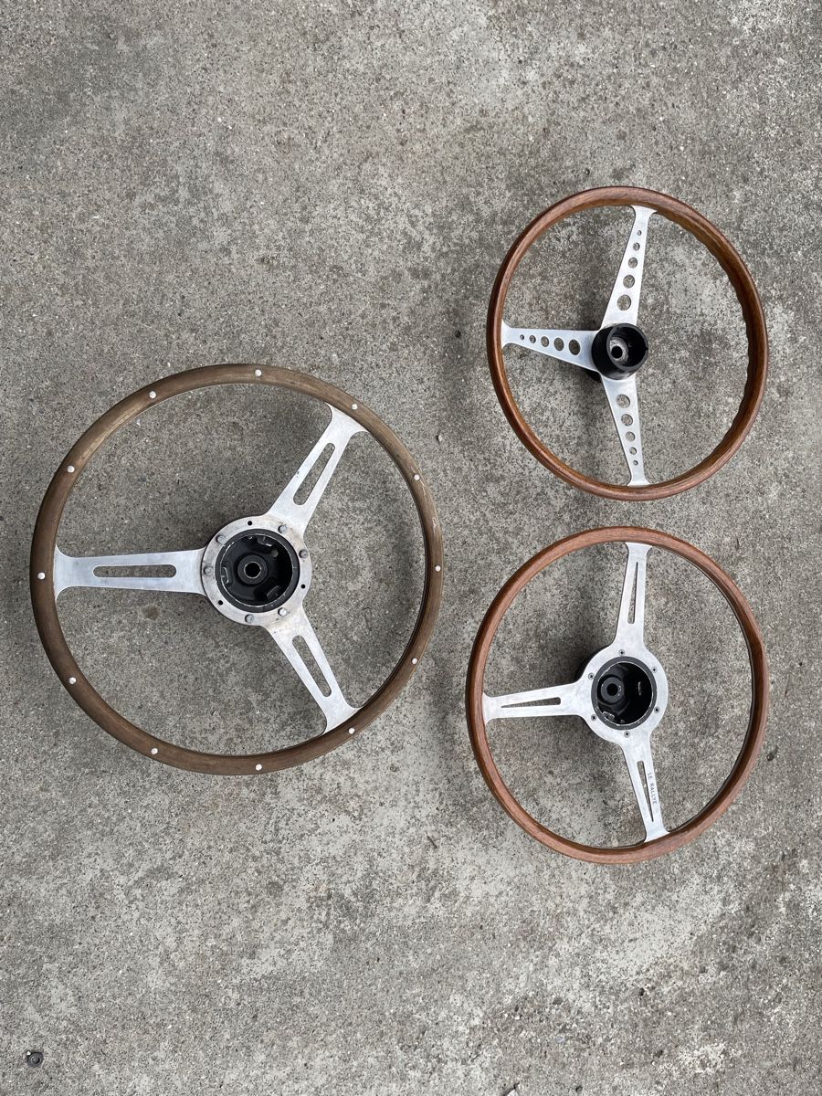 Tutti pezzi di ricambio auto: Volants en bois Oldtimer  – Usato da Chesalles sur Oron venduto da cajealti