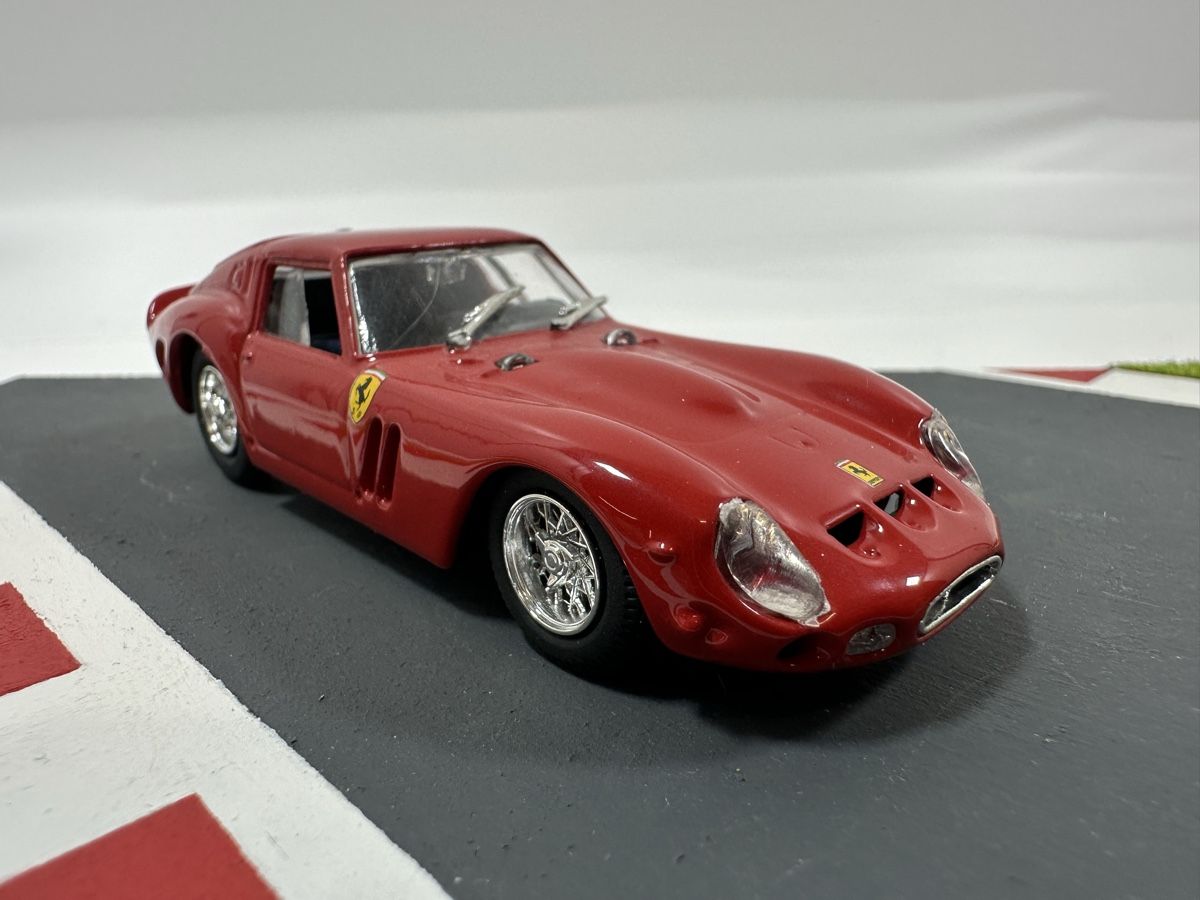 Ferrari Modellini d'auto: Ferrari 250 GTO 1:43, rot, MODEL BOX – Usato da Zofingen venduto da rf9_x2xt 6