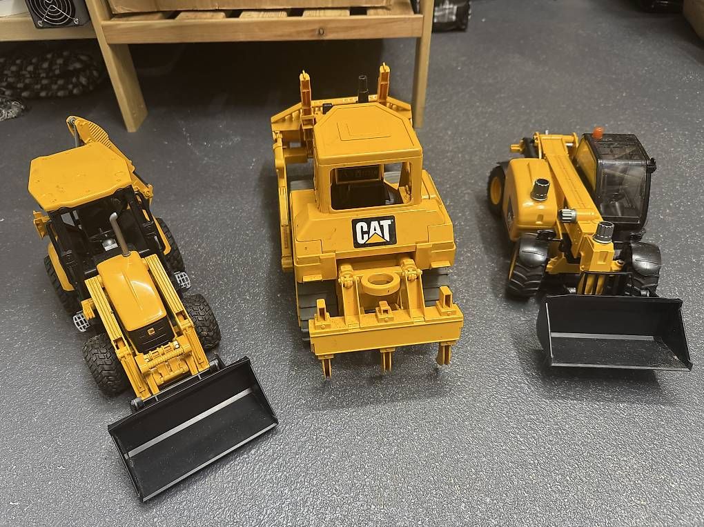 Escavatori: Caterpillar + escavatori Bruder – Usato da Torricella venduto da robily