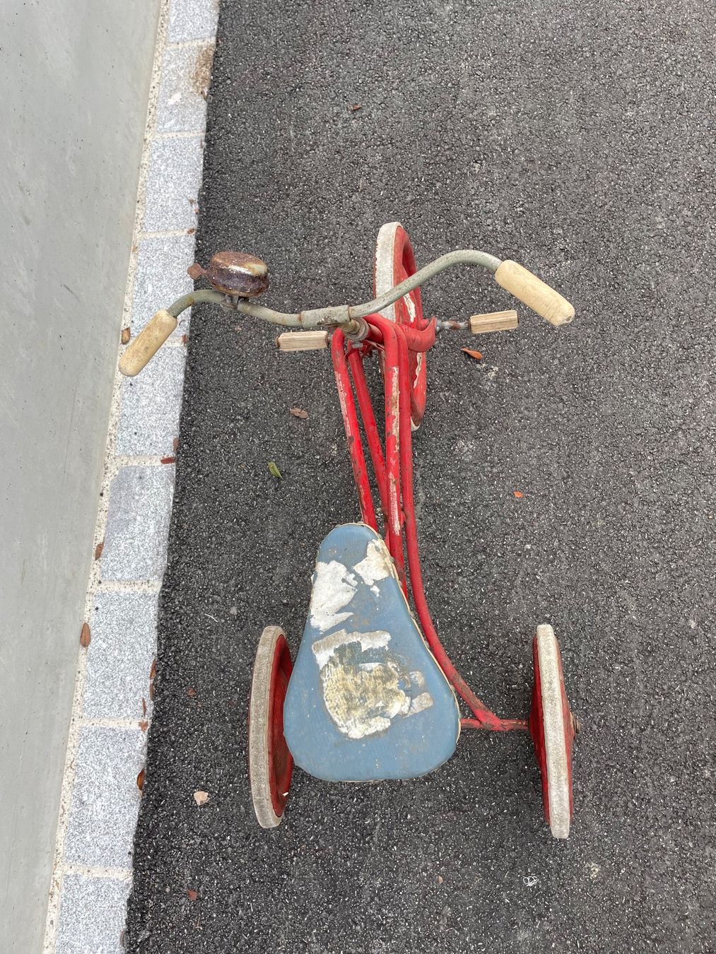 Veicoli per bambini: schönes altes Dreirad – Usato da Neunkirch venduto da autoscooter57 2