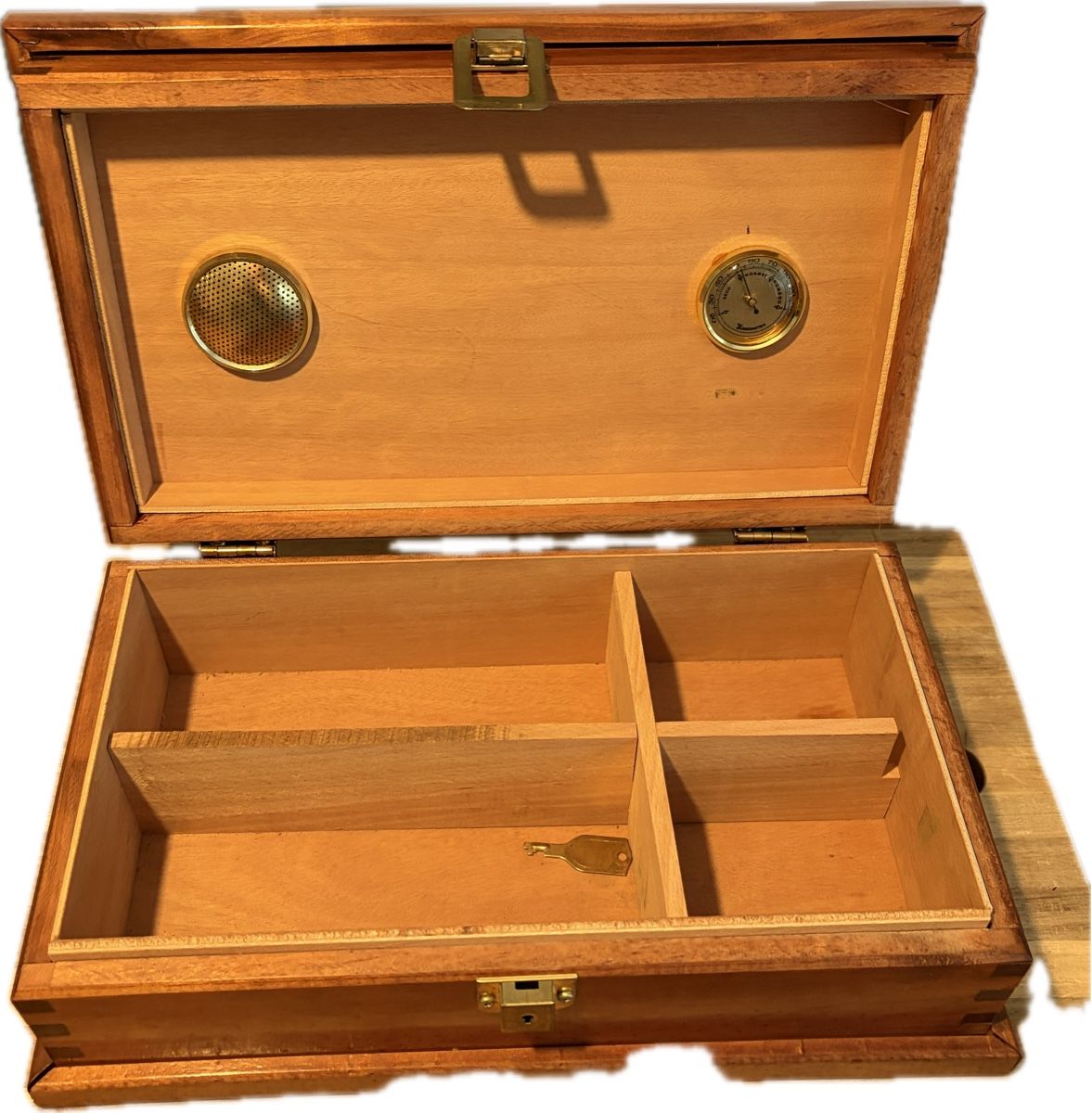 Humidore: Cave a cigares 36x22x13cm  – Gebraucht aus Cheyres von Gr33