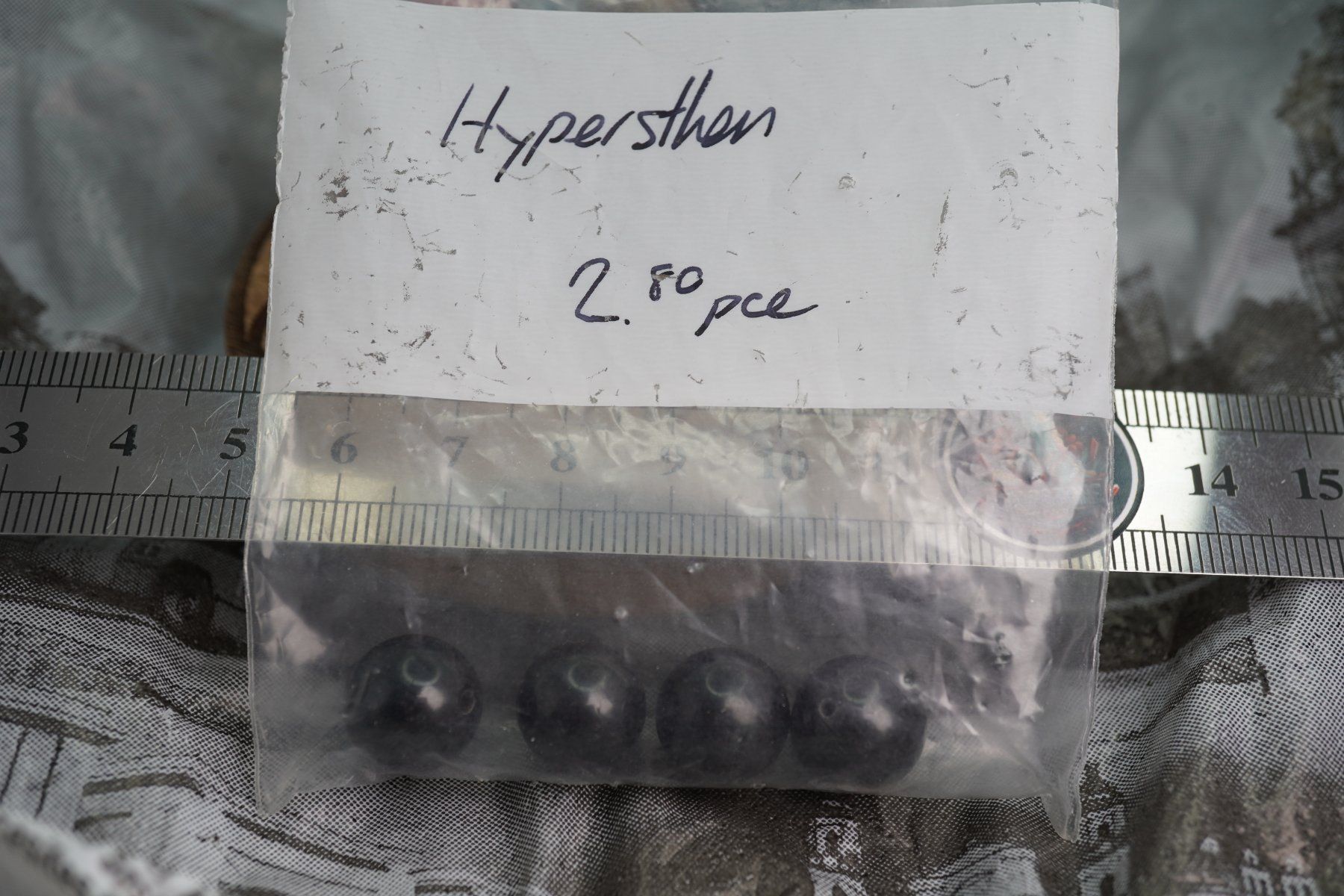 Minerali & Pietre curative: Hypersthen    Gelocht  Resten   ab  1.-   gratis Versand – Nuovo e nell'imballaggio originale da Eschenbach SG venduto da topstone 1