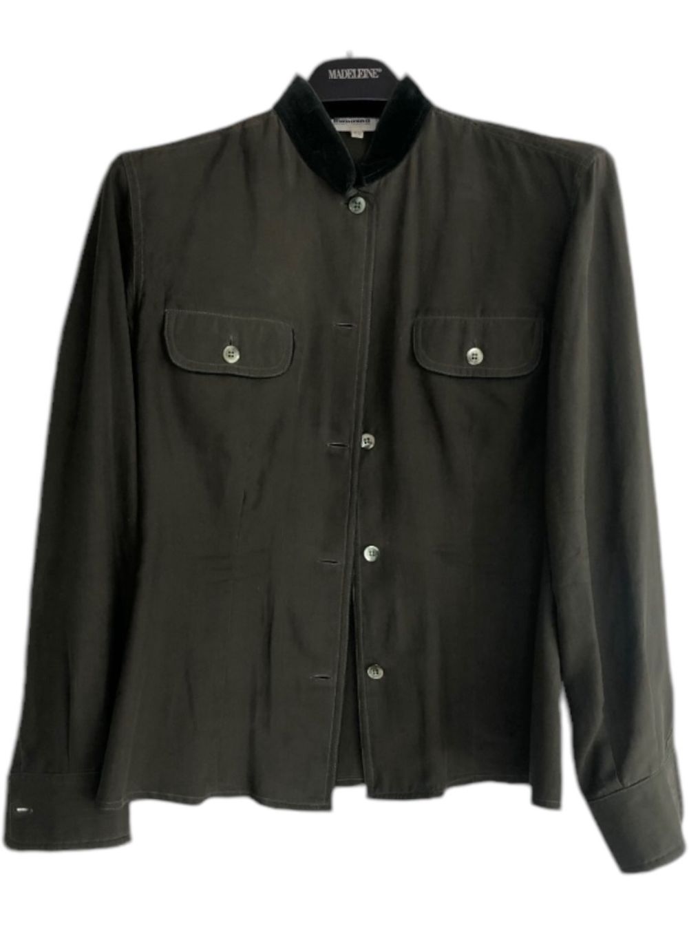 Camicette: Blouse en soie vert olive – Usato da Dotzigen venduto da SecondHandGems