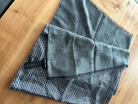 Giorgio Armani Schal grau Muster