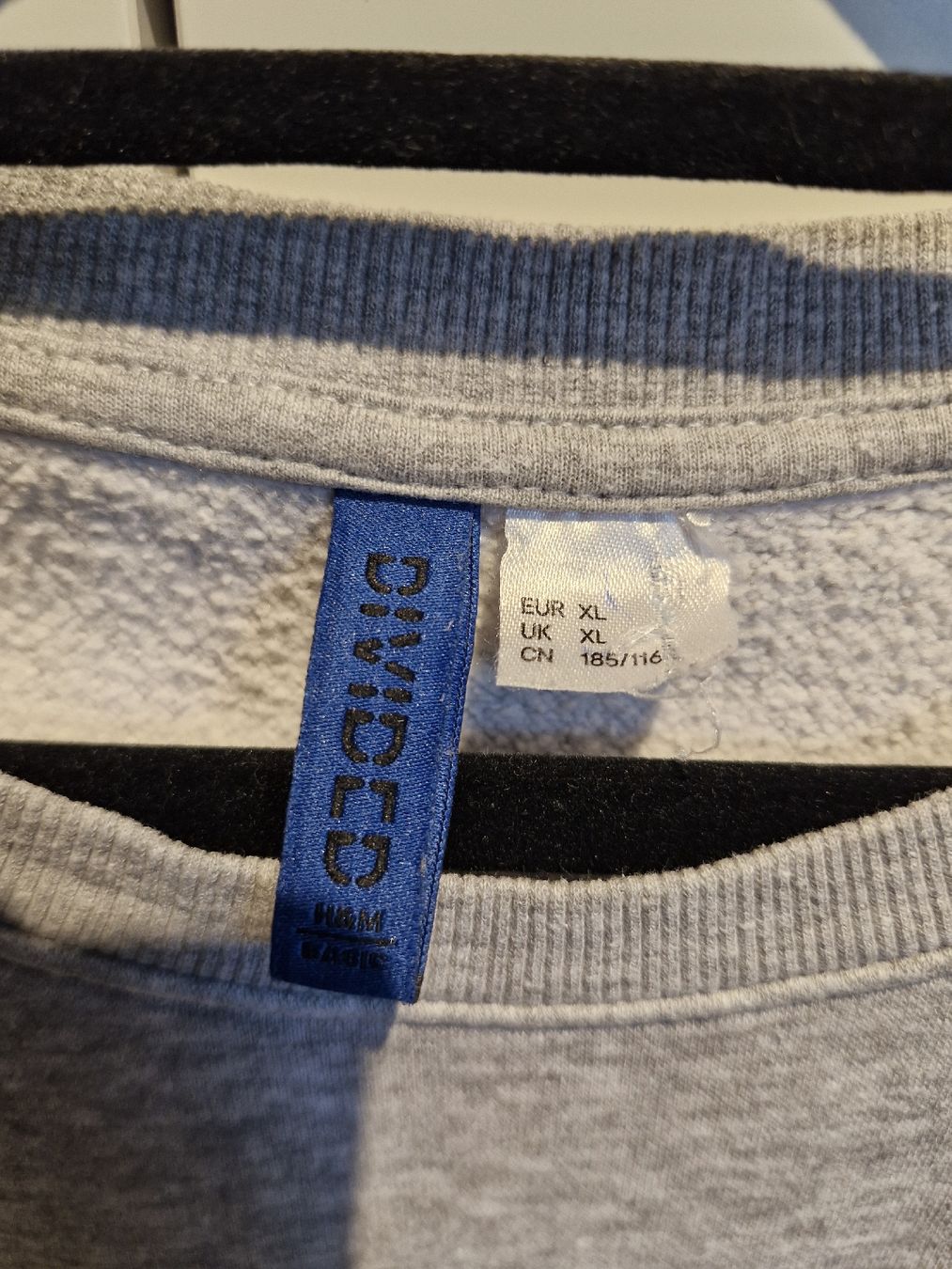 H&M Maglioni & Felpe: Grauer Pullover – Usato da Muotathal venduto da Sereina-muheim 2