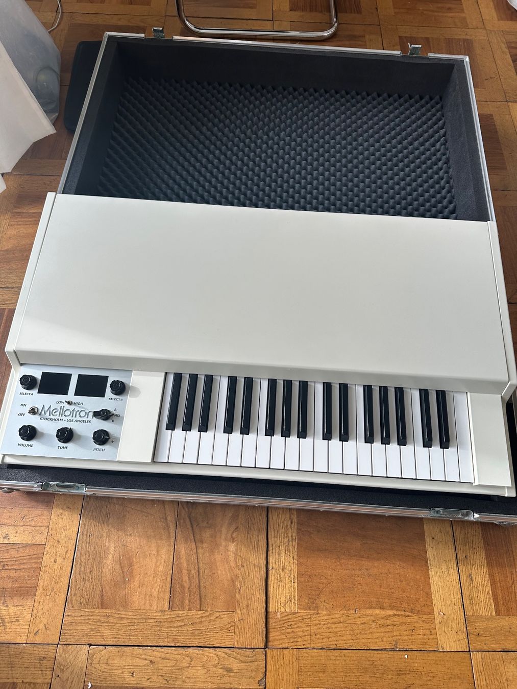 Strumenti musicali: Mellotron M4000D mit original Flightcase und Beinen – Usato da Zürich venduto da LanfrC