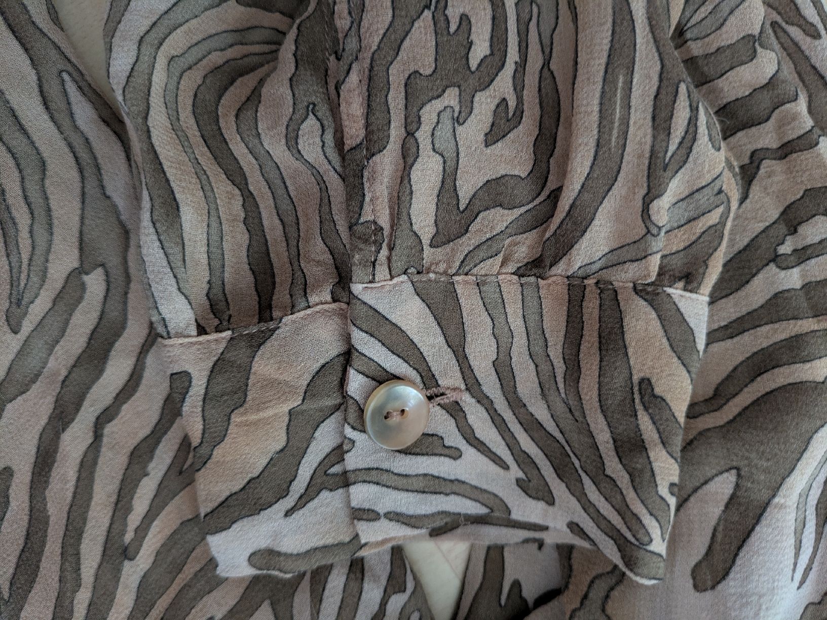 Camicette: Seidenbluse Sunny Leigh, Zebra-Muster, Gr. L – Usato da Rieden AG venduto da juliarieden 4