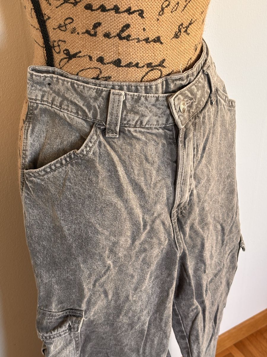 Pantaloni: Graue Cargo Hose, stonewashed, vintage Look, Grösse 38 – Usato da Fraubrunnen venduto da Sxhiina01 2