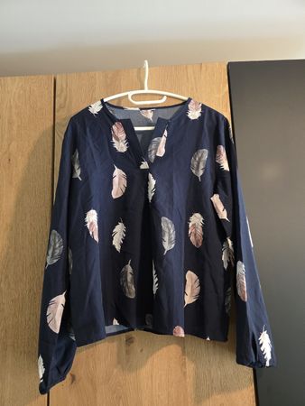 Damenbluse in blau mit Federnmuster, Grösse M (38)