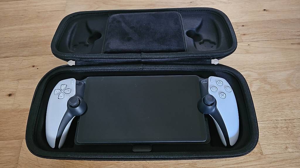 Sony Console: Sony Playstation Portal Remote-Player mit case – Usato da Wängi venduto da Stivi00